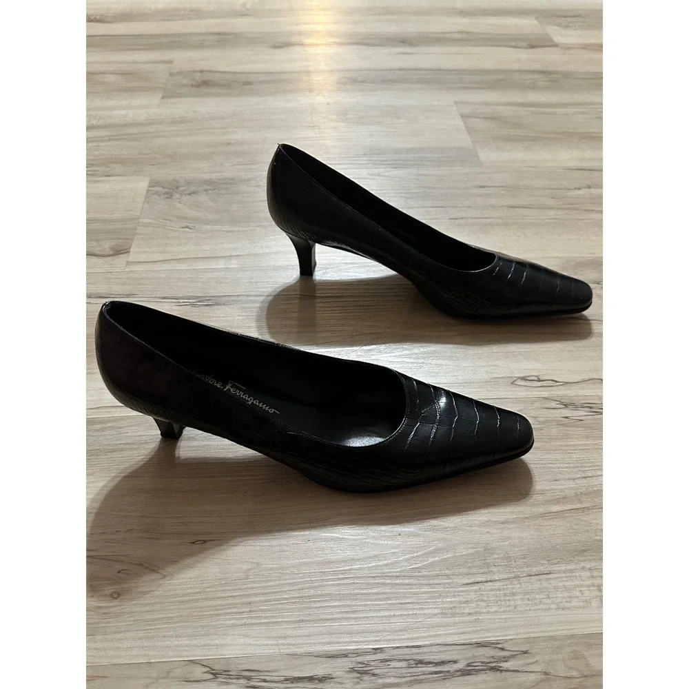 Vintage Salvatore Ferragamo Boutique Croc-embossed Leather Pumps made in Italy